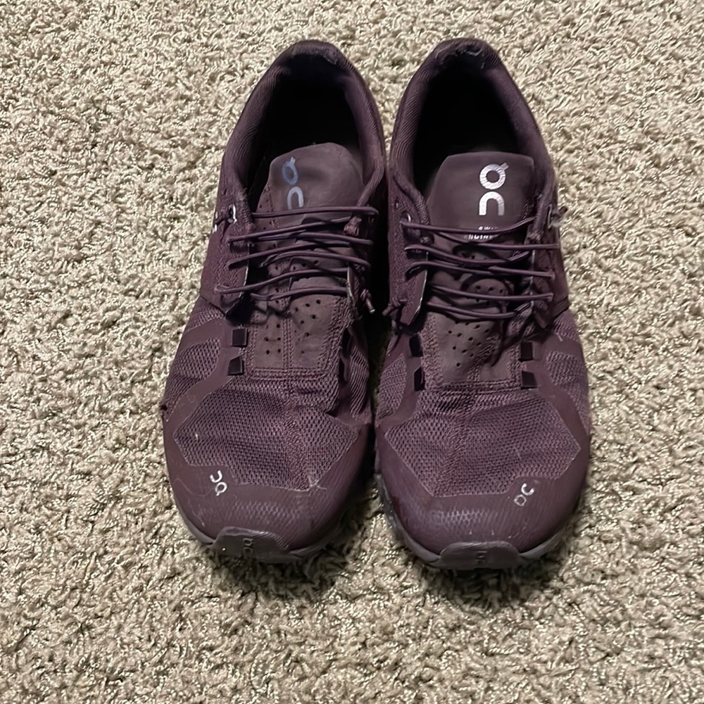 On Cloud Monochrome V2 Mulberry Size 9.5